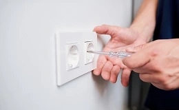 electrician pentru reparatii, schimbare, montare prize in Bucuresti si Ilfov